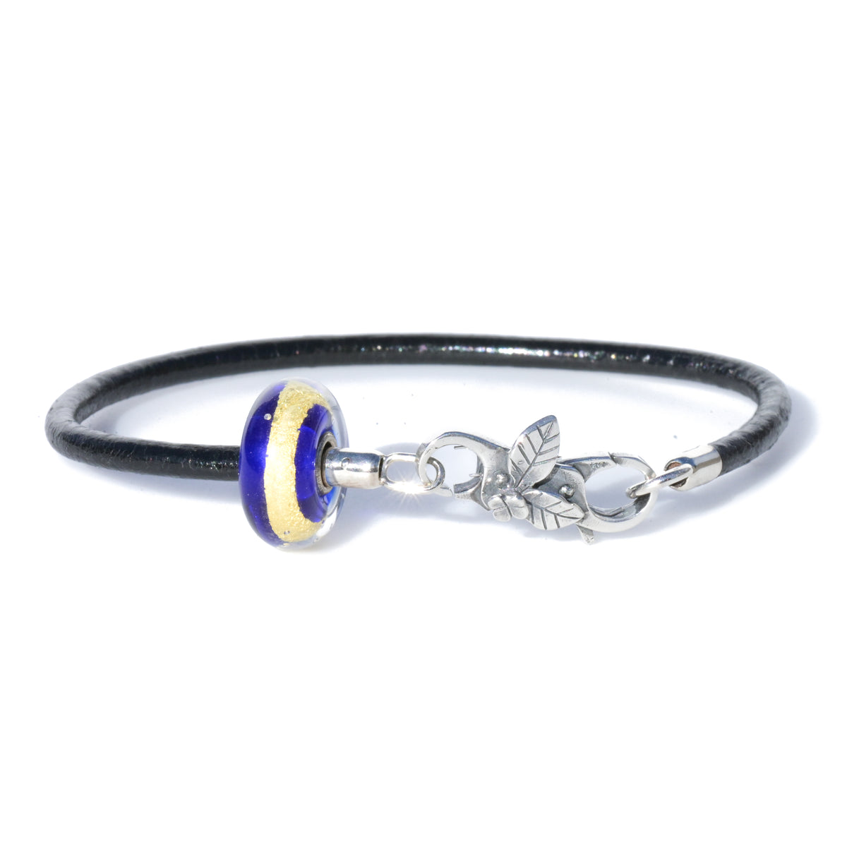 Trollbeads leren startersarmband Rust aan het water met Keel Chakra glaskraal en Tuin bij het meer-sluiting